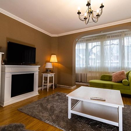 Central Apt. Near Afi Mall, 5 Mins To The Old Town By Car Apartamento Braşov Exterior foto