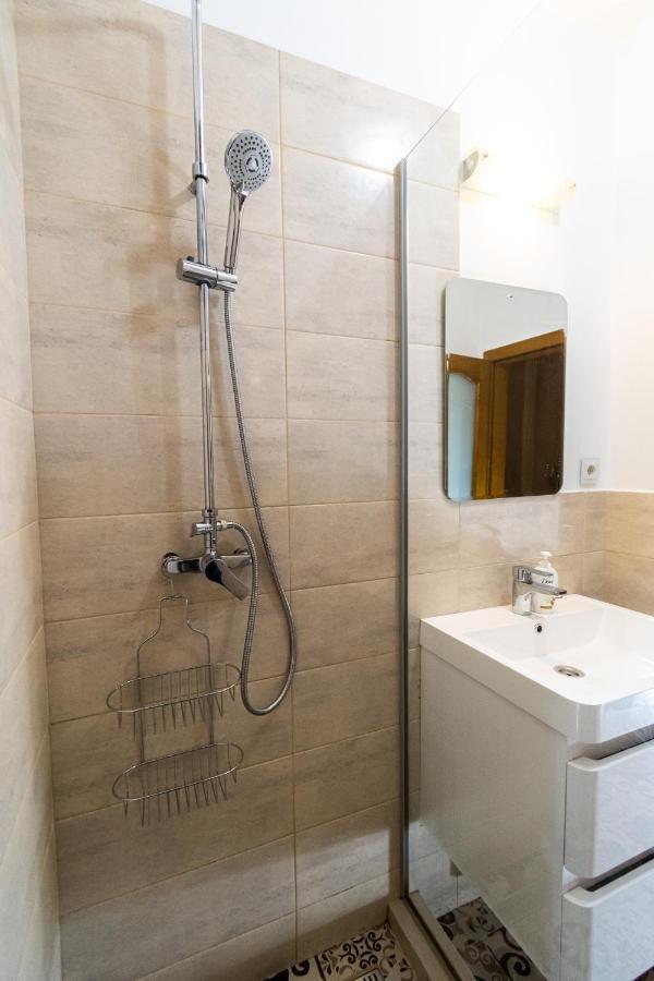 Central Apt. Near Afi Mall, 5 Mins To The Old Town By Car Apartamento Braşov Exterior foto